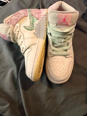Air Jordan 1 Mid SE GS “Ice Cream” Sz. 5.5Y DD1666-100